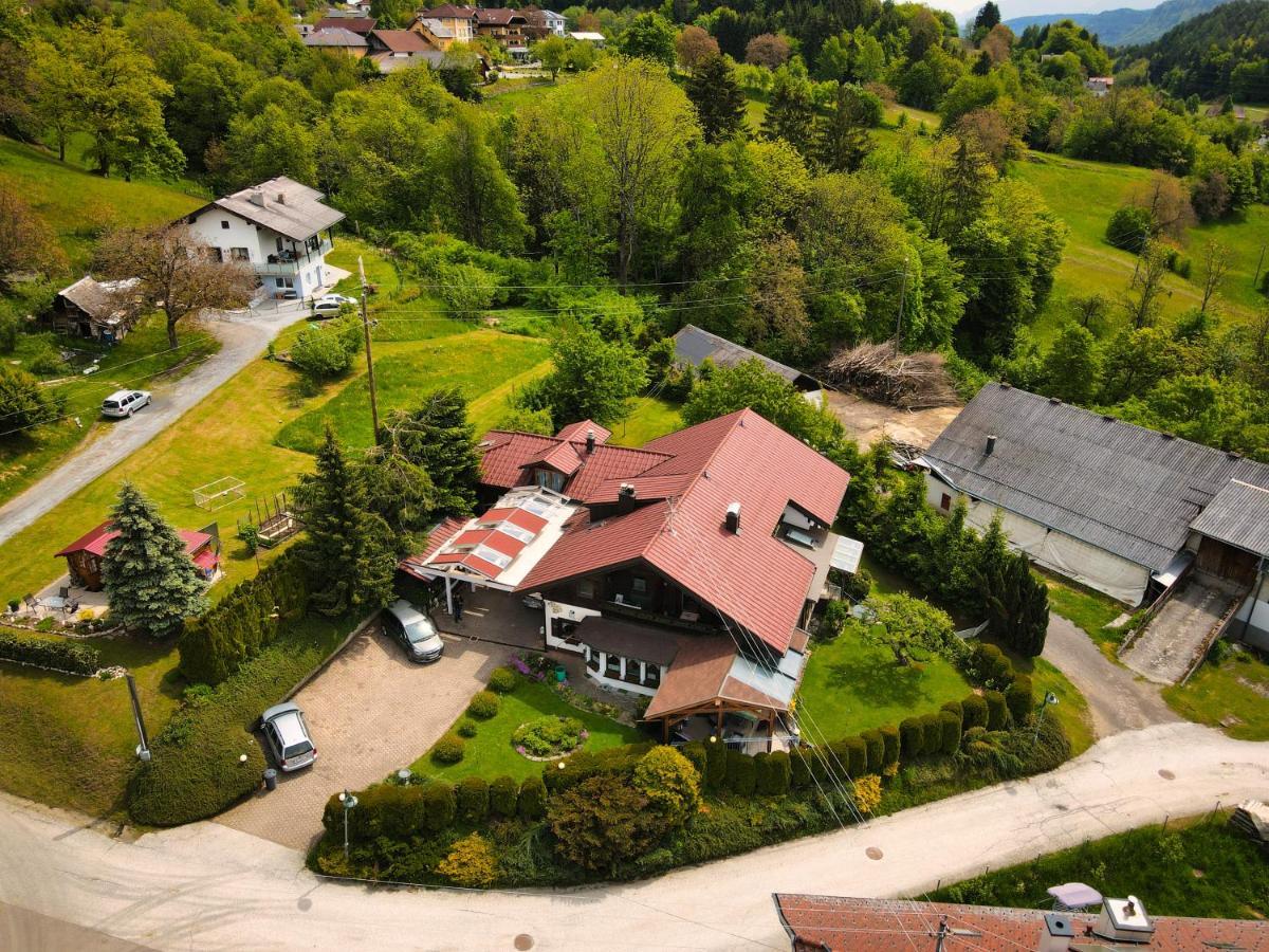 Gaestehaus Auf Der Hoehe Keutschach am See Exterior photo