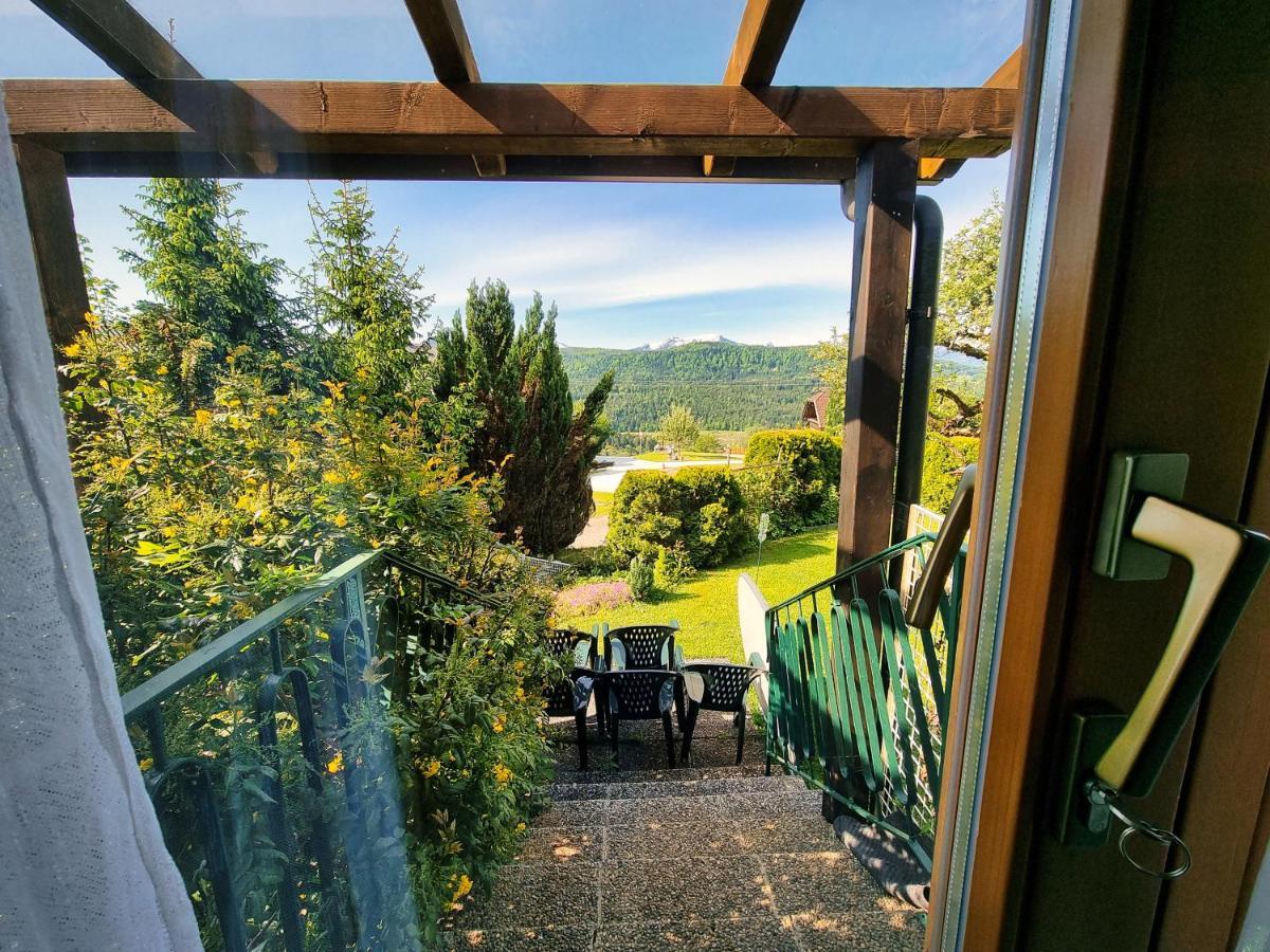 Gaestehaus Auf Der Hoehe Keutschach am See Exterior photo